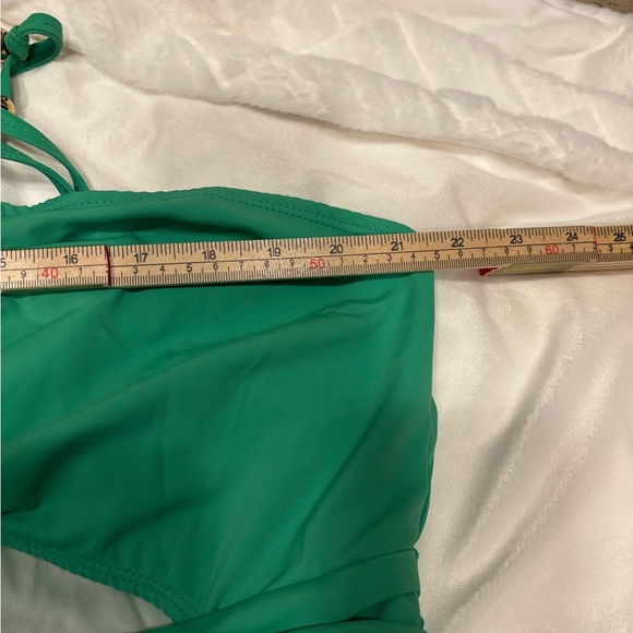 PrettyLittleThing Cut-out Monokini 3x - Picture 7 of 8